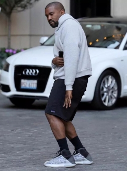 ��ô��������Ҭ�������Ǻû��������Kanye������˫Yeez