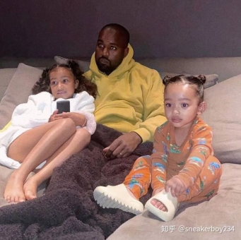 ������������ǣ�����Yeezy Slide���б��ѡ����