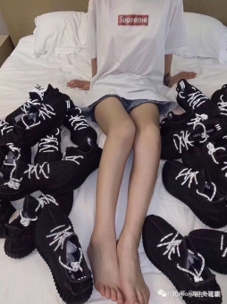 正版满天星跟莆田有什么差别,YEEZY 350 V2 黑天使 正版满天星跟莆田有什么差别,YEEZY 350 V2 黑天使