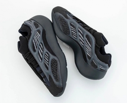 莆田阿迪达斯满天星,YEEZY 700V3全黑配色 莆田阿迪达斯满天星,YEEZY 700V3全黑配色
