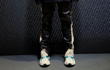 �����Զ��**�����ǣ�YEEZY BOOST 700Ь��ȫ��