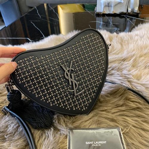 CELINE突如其来的新包,居然长得像山寨香奶奶?!网友们表 CELINE突如其来的新包,居然长得像山寨香奶奶?!网友们表