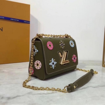 这些千元包包比GUCCI、CHANEL更有设计感,赶紧马住! 这些千元包包比GUCCI、CHANEL更有设计感,赶紧马住!