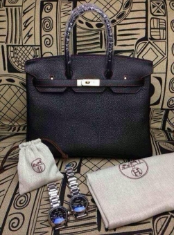 时尚品牌Balenciaga巴黎世家包包,真伪品鉴 时尚品牌Balenciaga巴黎世家包包,真伪品鉴