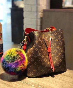 广州圣罗兰原单包包工厂一手货源 广州圣罗兰原单包包工厂一手货源