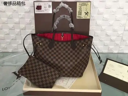 普拉达包包在哪里买 贵吗? 普拉达包包在哪里买 贵吗?