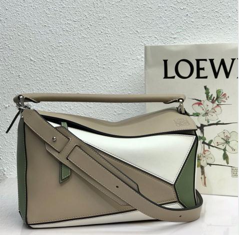Loewe Puzzle鳄梨绿手提单肩包,专柜级品质货源 Loewe Puzzle鳄梨绿手提单肩包,专柜级品质货源