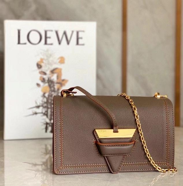 Loewe萝意威明星同款单肩包三角包,名牌品质 Loewe萝意威明星同款单肩包三角包,名牌品质