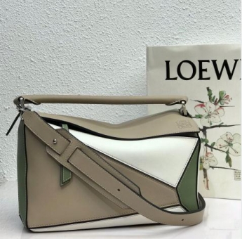 Loewe Puzzle鳄梨绿手提单肩包,专柜级品质货源 Loewe Puzzle鳄梨绿手提单肩包,专柜级品质货源