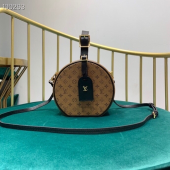 LV老花软圆饼包,时尚MINI小包包,大人小孩都适合 LV老花软圆饼包,时尚MINI小包包,大人小孩都适合
