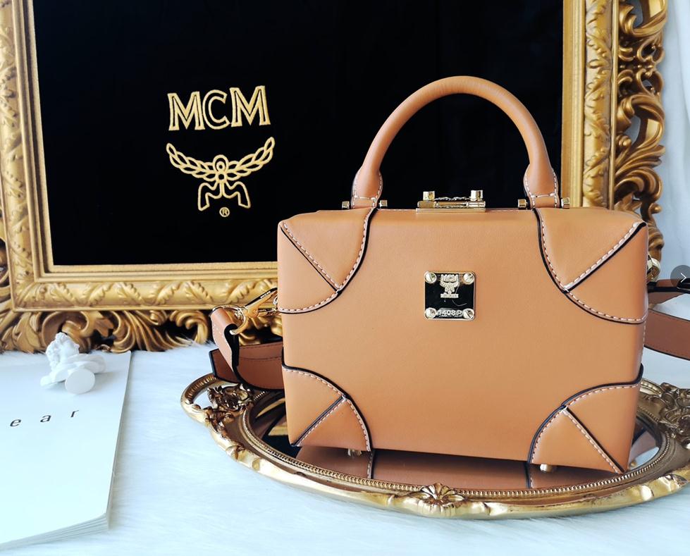 MCM女士棕色牛皮革手提单肩斜挎小箱包高端货源 MCM女士棕色牛皮革手提单肩斜挎小箱包高端货源