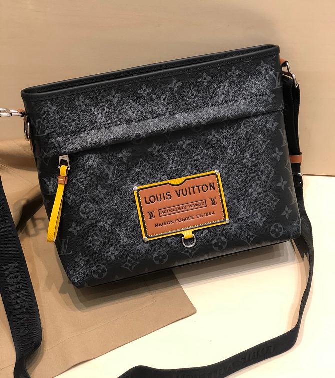 LV路易威登黑花邮差包,广州蕞高品工厂货源 LV路易威登黑花邮差包,广州蕞高品工厂货源