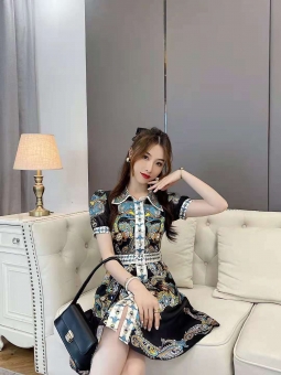 奢侈品女装一手货源,自信、慵懒、随性范儿十足 奢侈品女装一手货源,自信、慵懒、随性范儿十足