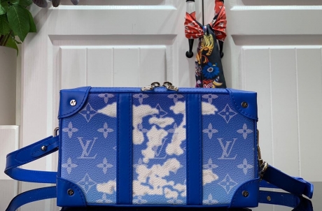 LV路易威登蓝天白云系列单肩包,包包工厂渠道货源 LV路易威登蓝天白云系列单肩包,包包工厂渠道货源