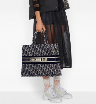 ������Ӿ������TOTE���Ѿ�׼���������ݳ�Ʒ��������
