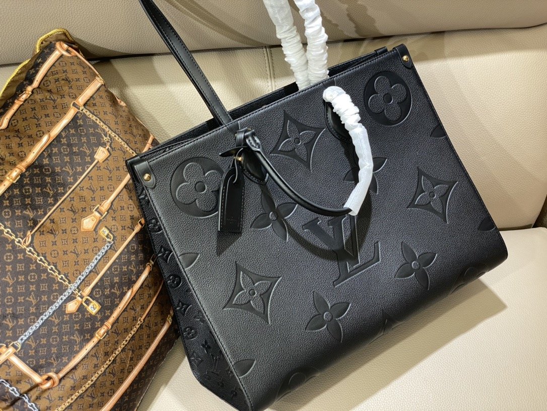 LV TOTE包,简直就是街包啦!买它没错的 LV TOTE包,简直就是街包啦!买它没错的