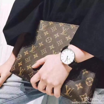 男包推荐,驴家 经典老花手拿包,超实用的LV洗漱包 男包推荐,驴家 经典老花手拿包,超实用的LV洗漱包