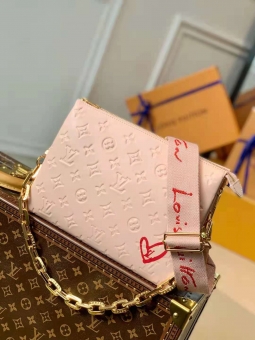 LV2021春夏时装秀COUSSIN小号手袋 LV2021春夏时装秀COUSSIN小号手袋
