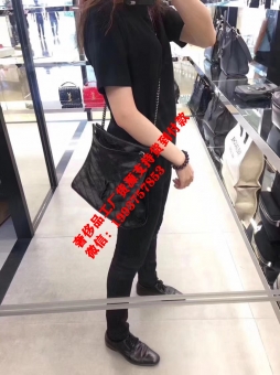 看腻了奢侈品新款,还是买经典款比较保值 ,买对包包太难啦! 看腻了奢侈品新款,还是买经典款比较保值 ,买对包包太难啦!