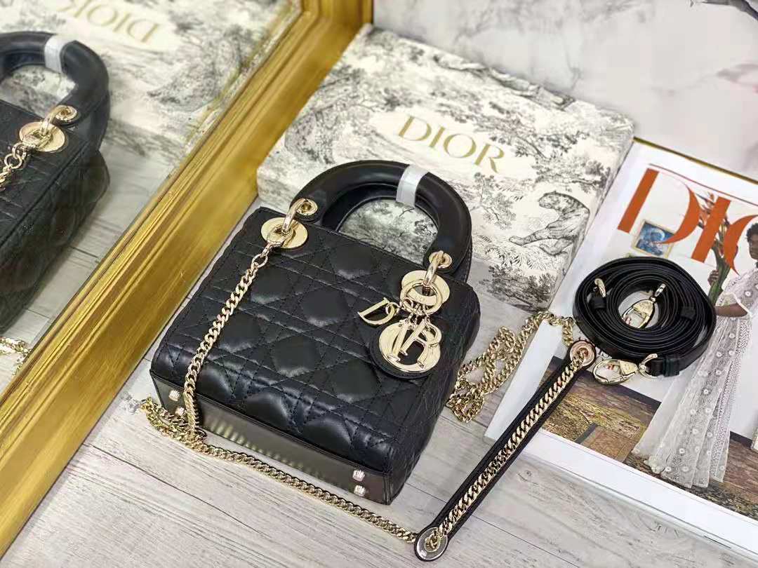 原单奢侈品海外特供现货工厂直销,一件代发 原单奢侈品海外特供现货工厂直销,一件代发