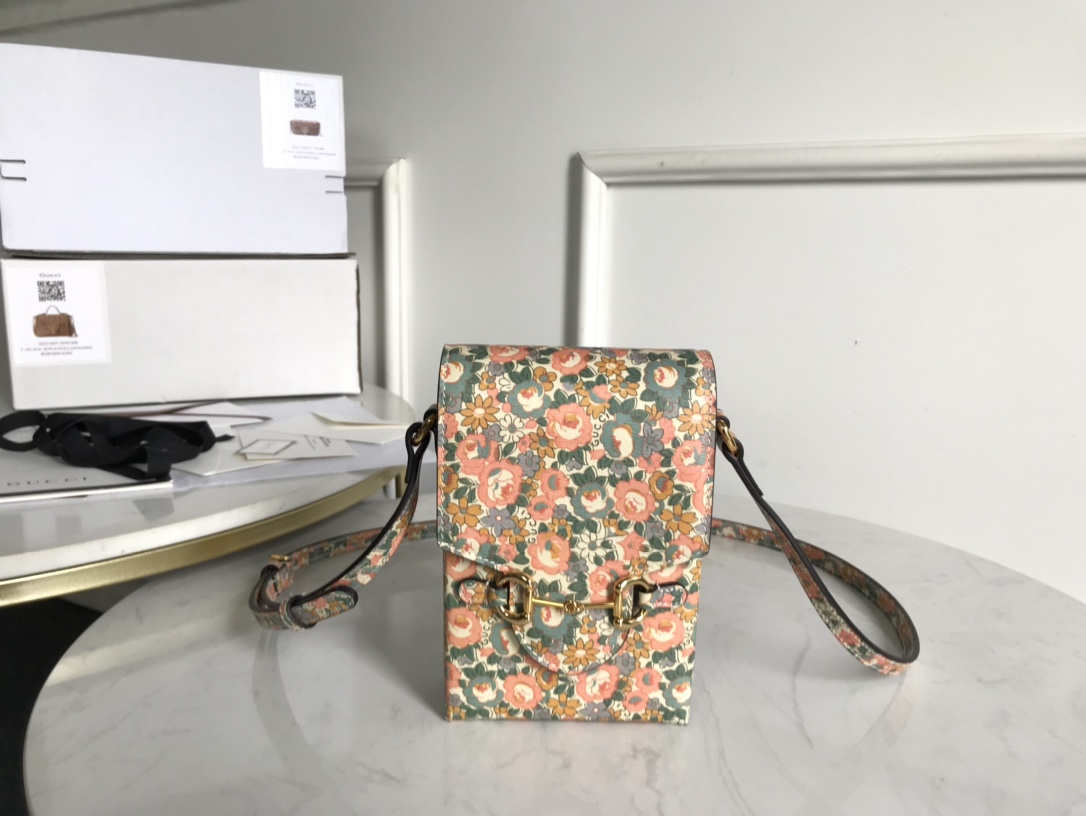 广州奢侈品包包批发,真皮女包货源,工厂直销 广州奢侈品包包批发,真皮女包货源,工厂直销
