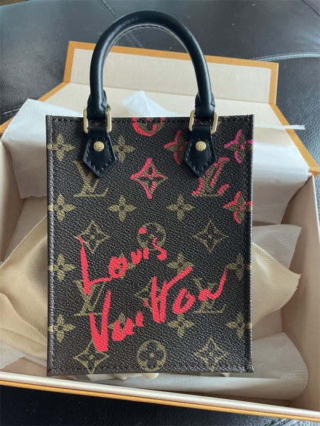 LV女包,LV除了老花经典元素之外,还有一大未来大火趋势 LV女包,LV除了老花经典元素之外,还有一大未来大火趋势