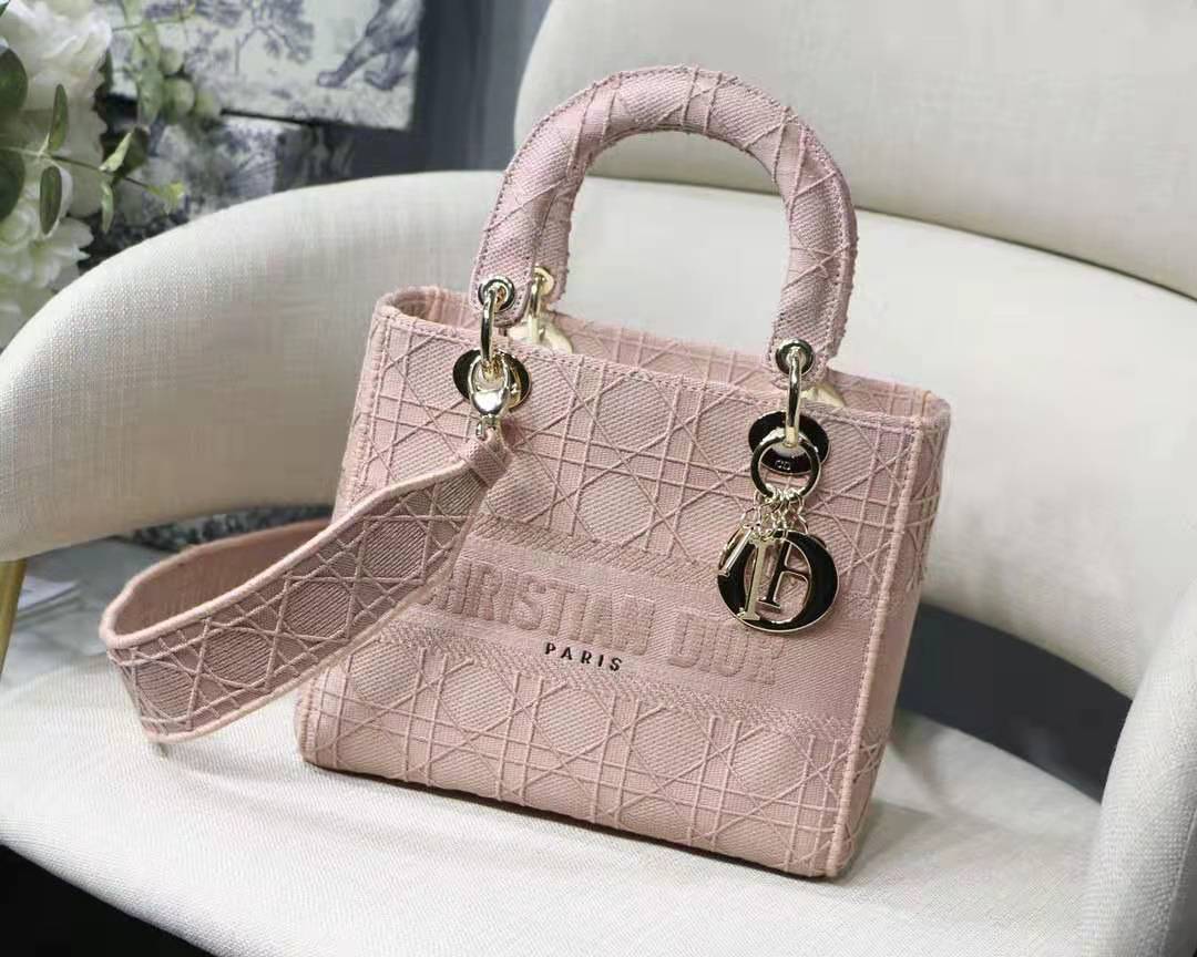 哪里可以买到真正和正品一样的精品货奢侈品 哪里可以买到真正和正品一样的精品货奢侈品