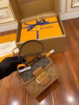 奢侈品*制品广州供货厂家,免费代理代发 奢侈品*制品广州供货厂家,免费代理代发