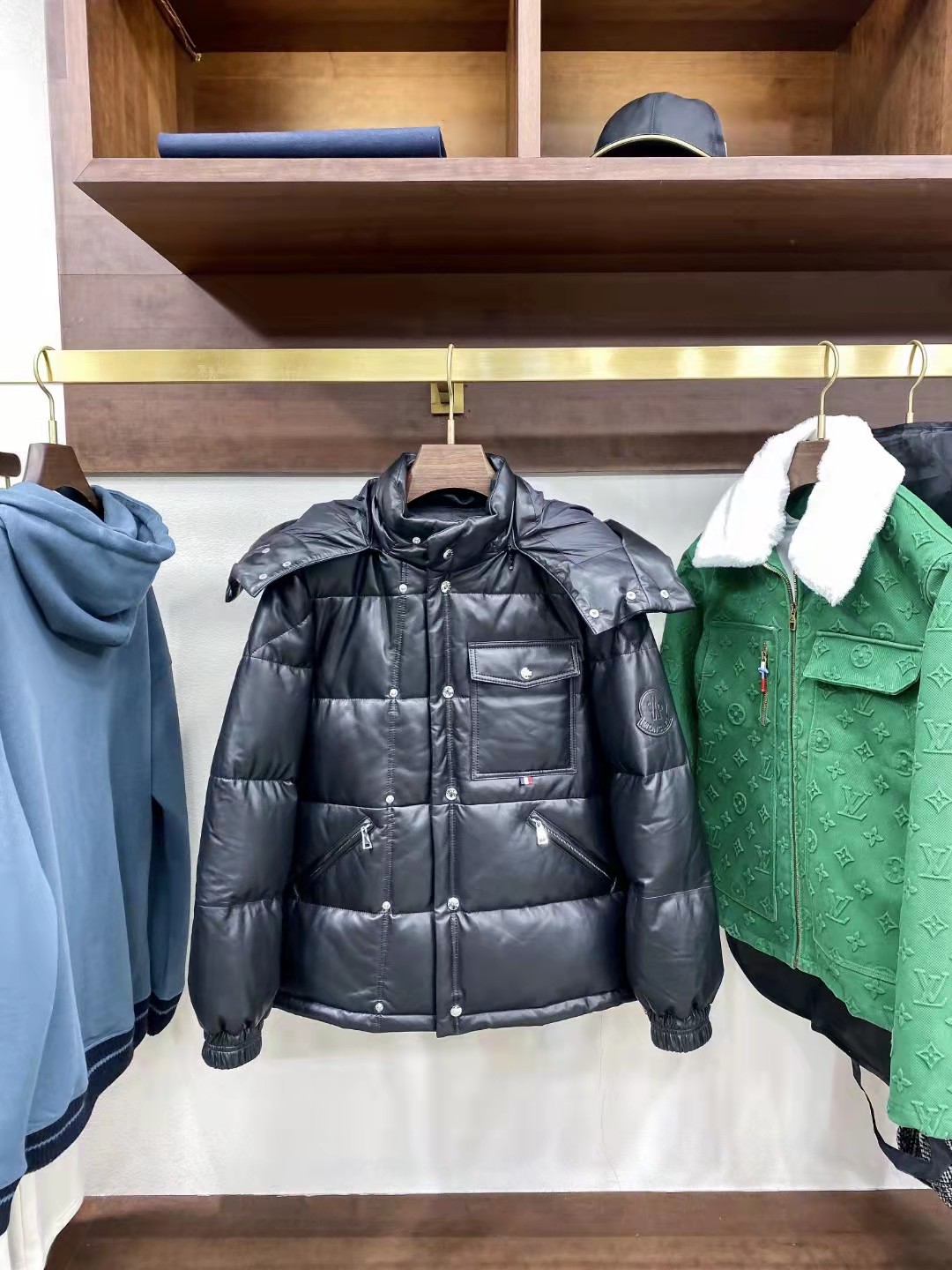 男装批发价格低,奢侈品源头货源稳定 男装批发价格低,奢侈品源头货源稳定